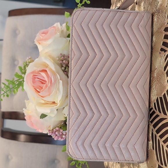 Authentic Prada quilted wallet - Picture 2 of 11